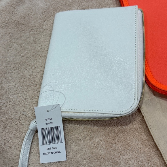 ELEMIS deluxe Skincare Collection with Orange and white Bags - Picture 12 of 15